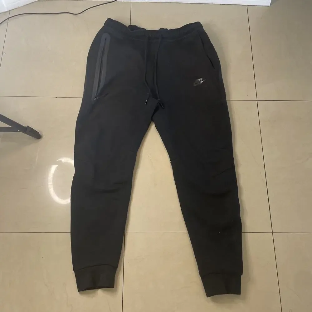 Nike tech set Black, size M hoodie and size L sweatpants